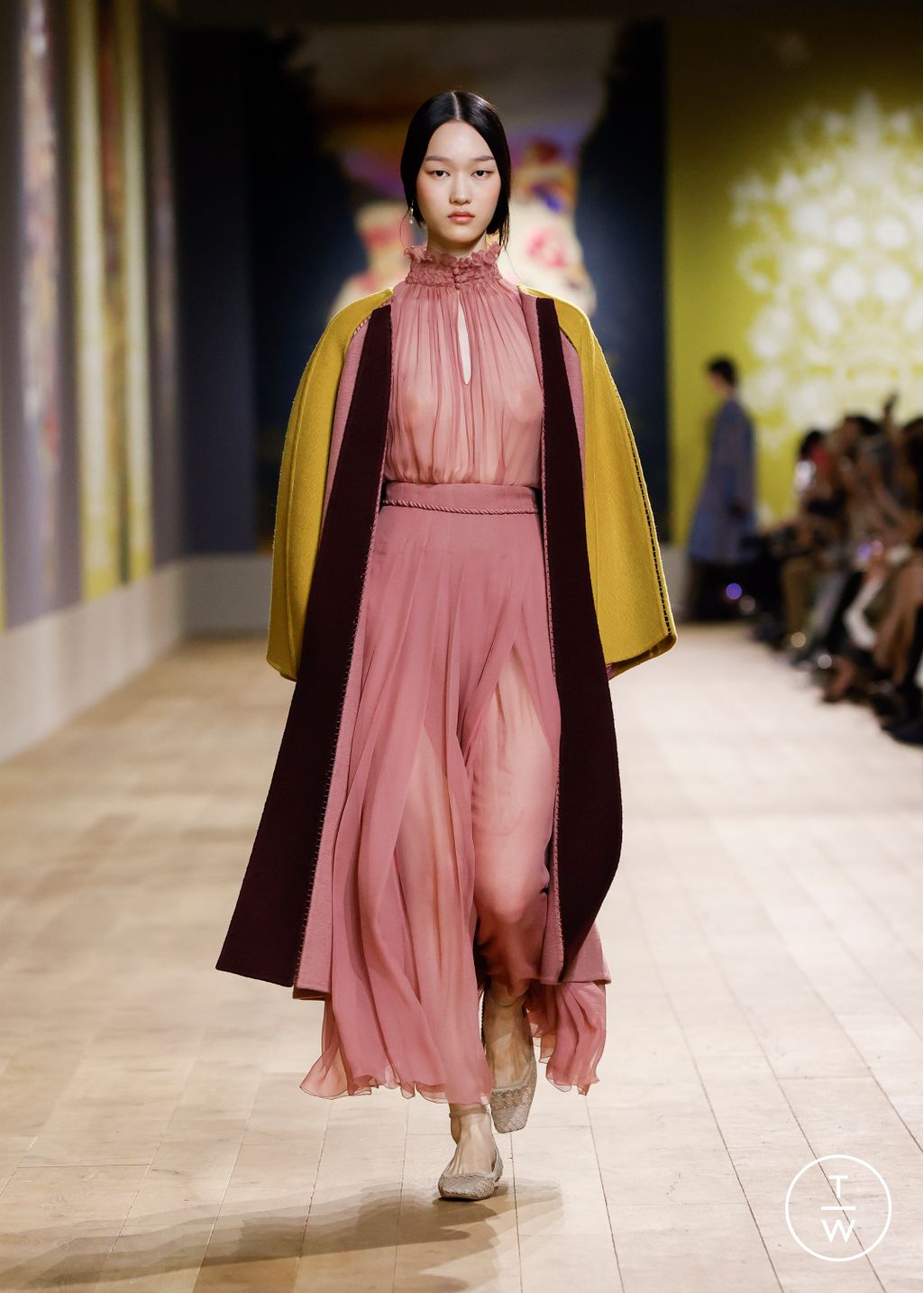 Fashion Week Paris Fall/Winter 2022 look 43 from the Christian Dior collection 高级定制