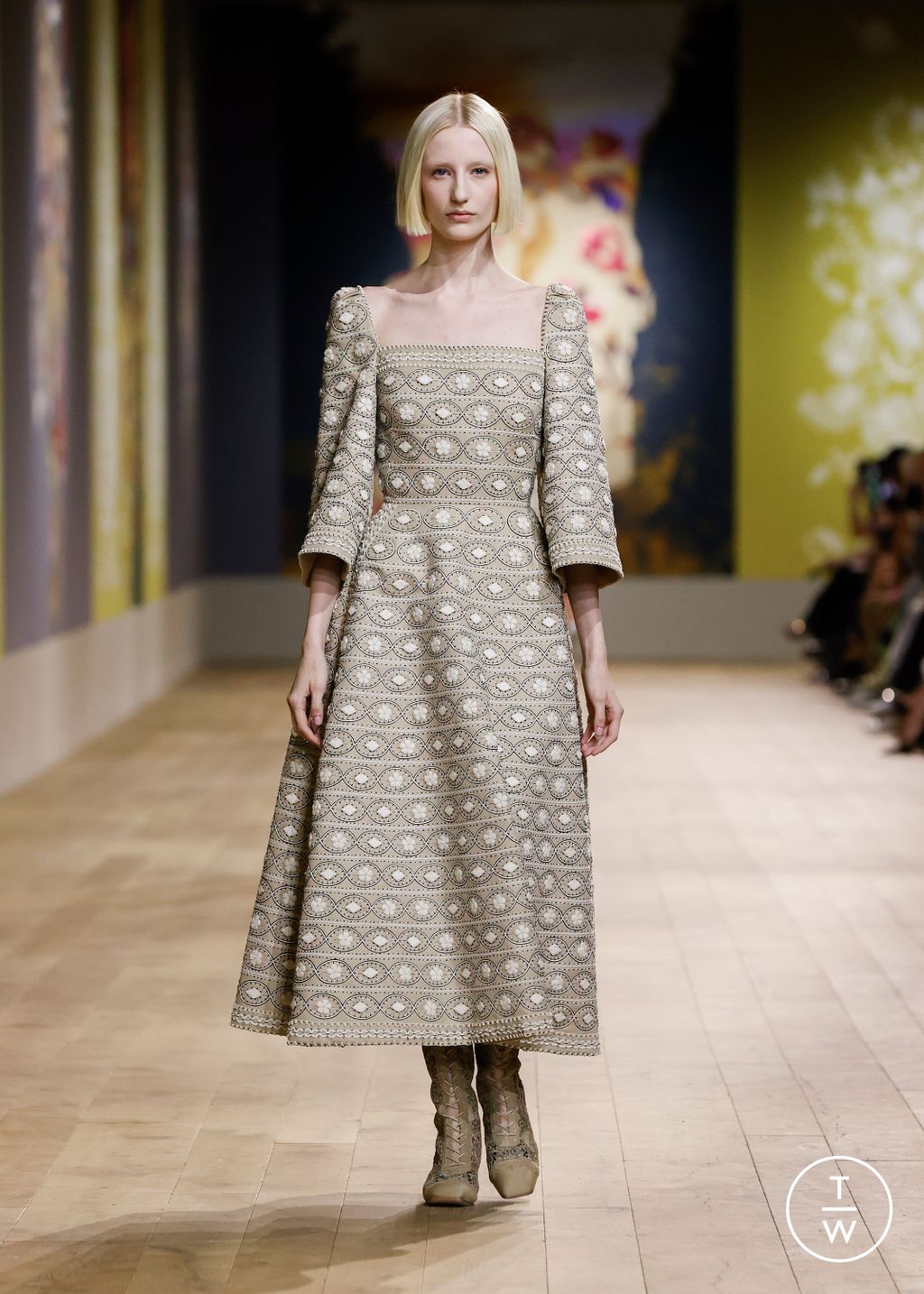 Fashion Week Paris Fall/Winter 2022 look 5 de la collection Christian Dior couture
