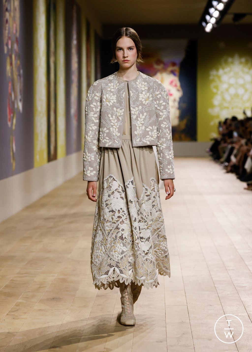 Fashion Week Paris Fall/Winter 2022 look 7 de la collection Christian Dior couture