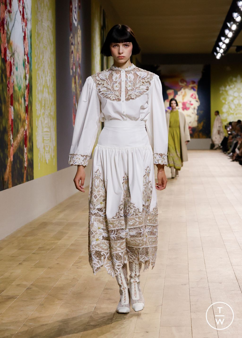 Fashion Week Paris Fall/Winter 2022 look 9 de la collection Christian Dior couture