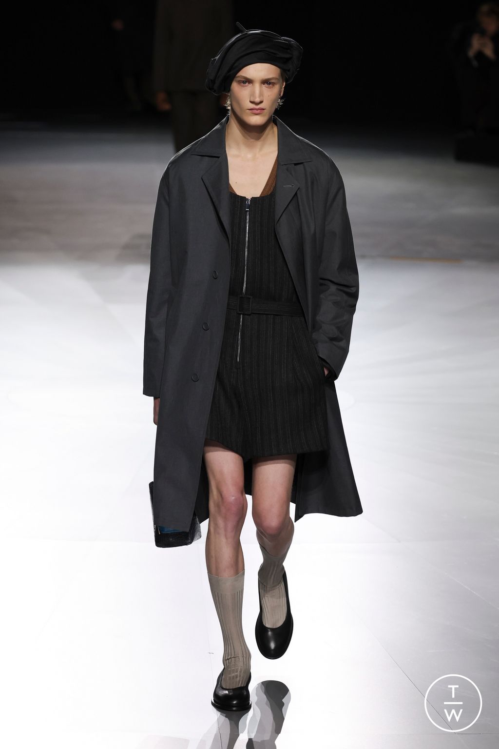 Fashion Week Paris Fall/Winter 2024 look 1 from the Dior Men collection 男装