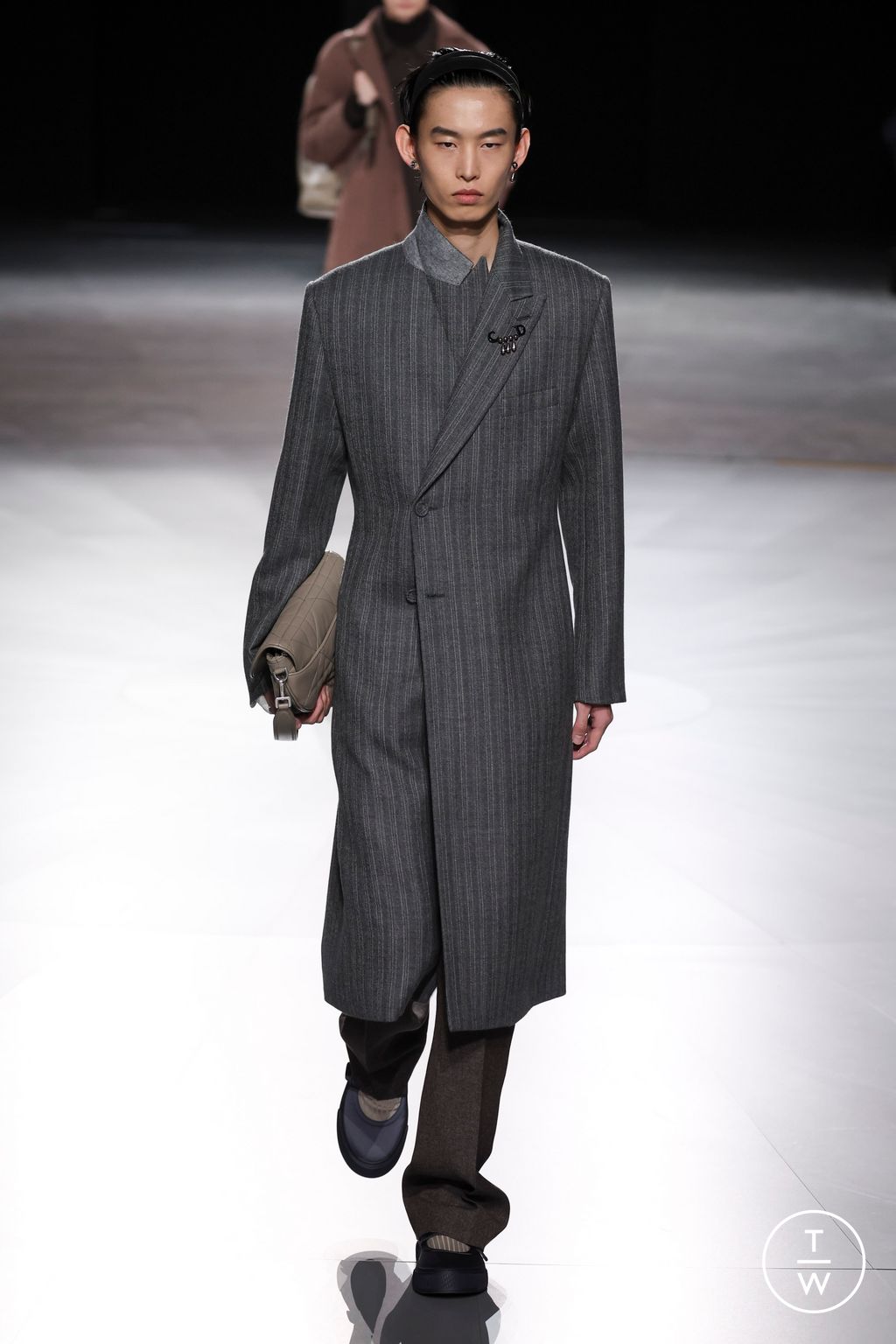 Fashion Week Paris Fall/Winter 2024 look 7 from the Dior Men collection menswear