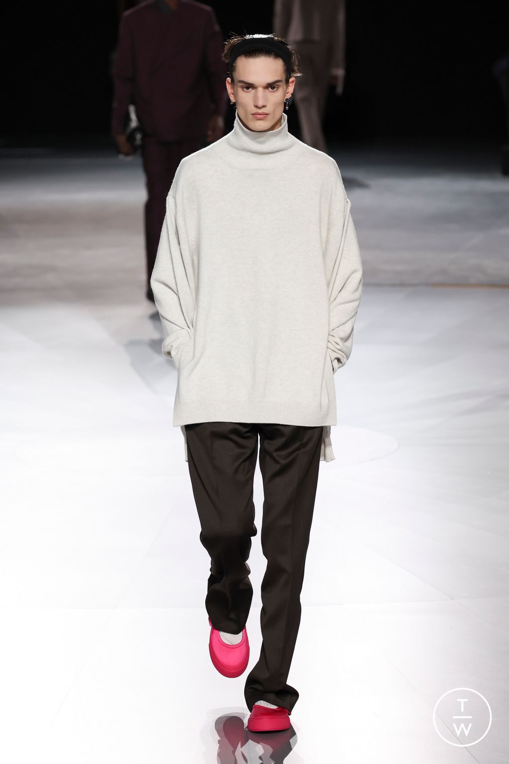 Fashion Week Paris Fall/Winter 2024 look 32 from the Dior Men collection menswear