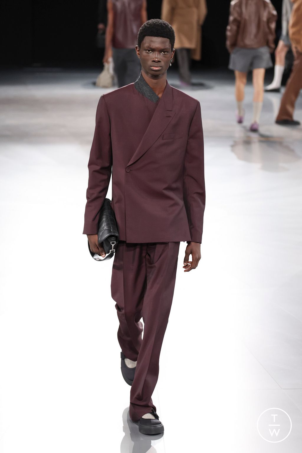 Fashion Week Paris Fall/Winter 2024 look 33 from the Dior Men collection menswear