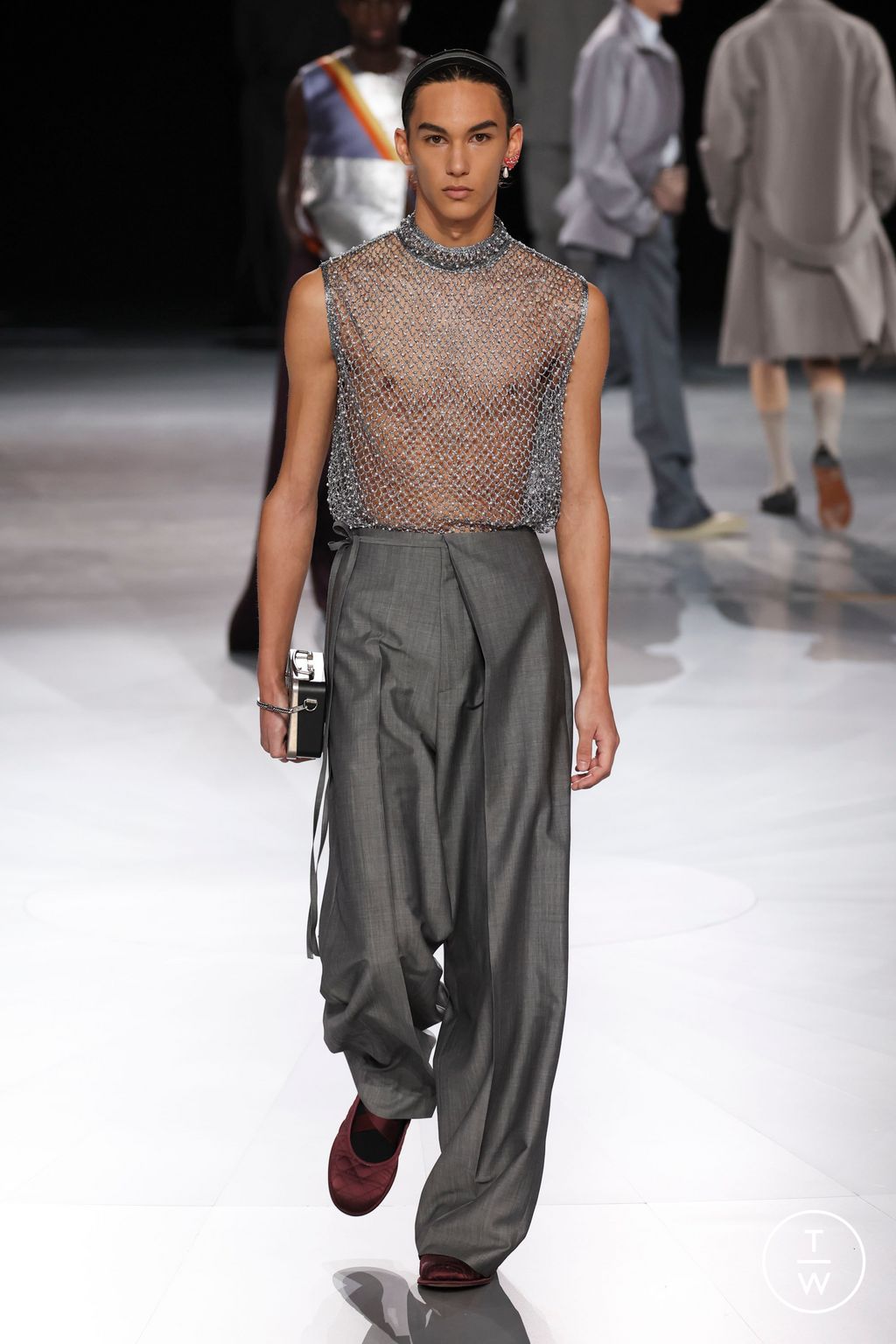 Fashion Week Paris Fall/Winter 2024 look 43 from the Dior Men collection 男装