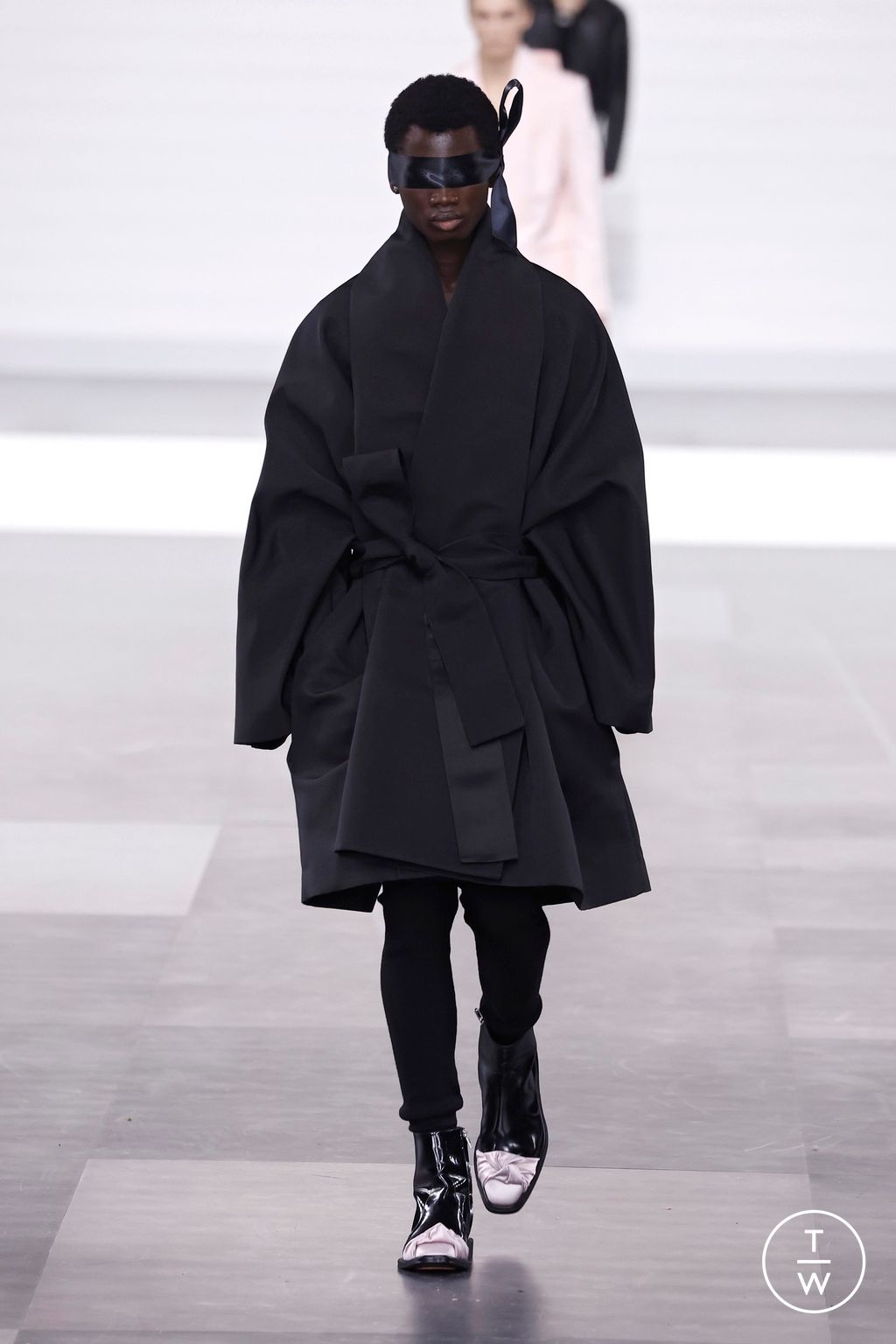 Fashion Week Paris Fall/Winter 2025 look 3 from the Dior Homme collection menswear