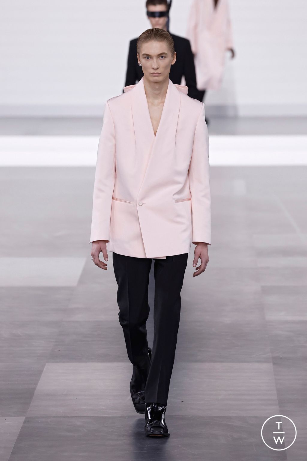 Fashion Week Paris Fall/Winter 2025 look 4 from the Dior Homme collection menswear
