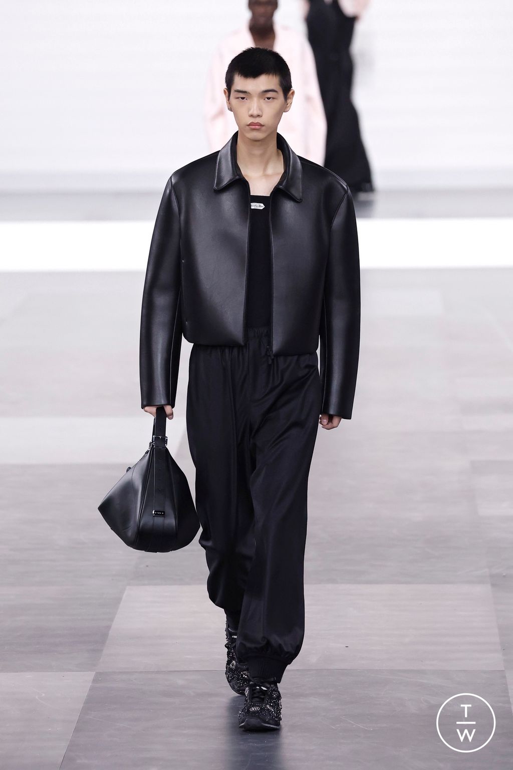 Fashion Week Paris Fall/Winter 2025 look 6 from the Dior Homme collection menswear