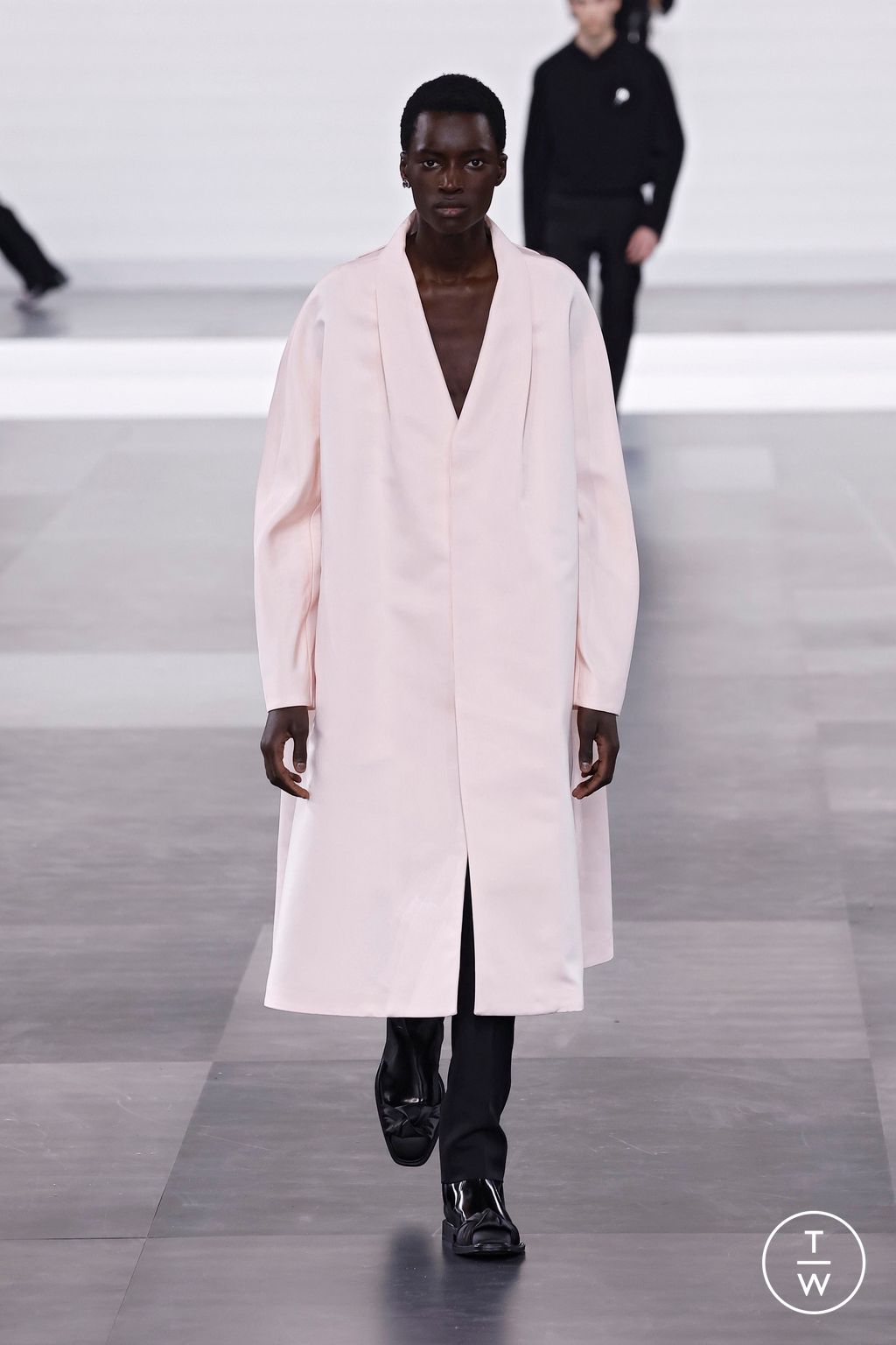 Fashion Week Paris Fall/Winter 2025 look 7 from the Dior Homme collection menswear