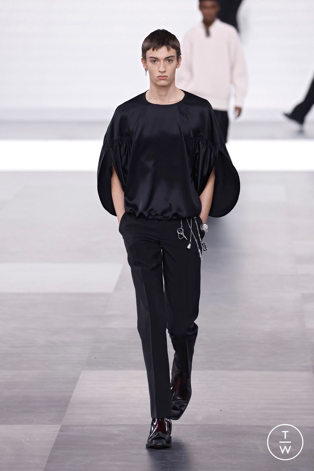Fashion Week Paris Fall/Winter 2025 look 10 from the Dior Homme collection menswear
