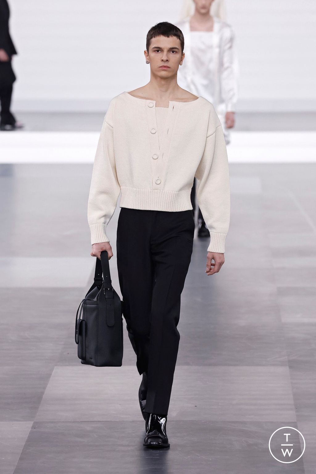 Fashion Week Paris Fall/Winter 2025 look 14 from the Dior Homme collection menswear