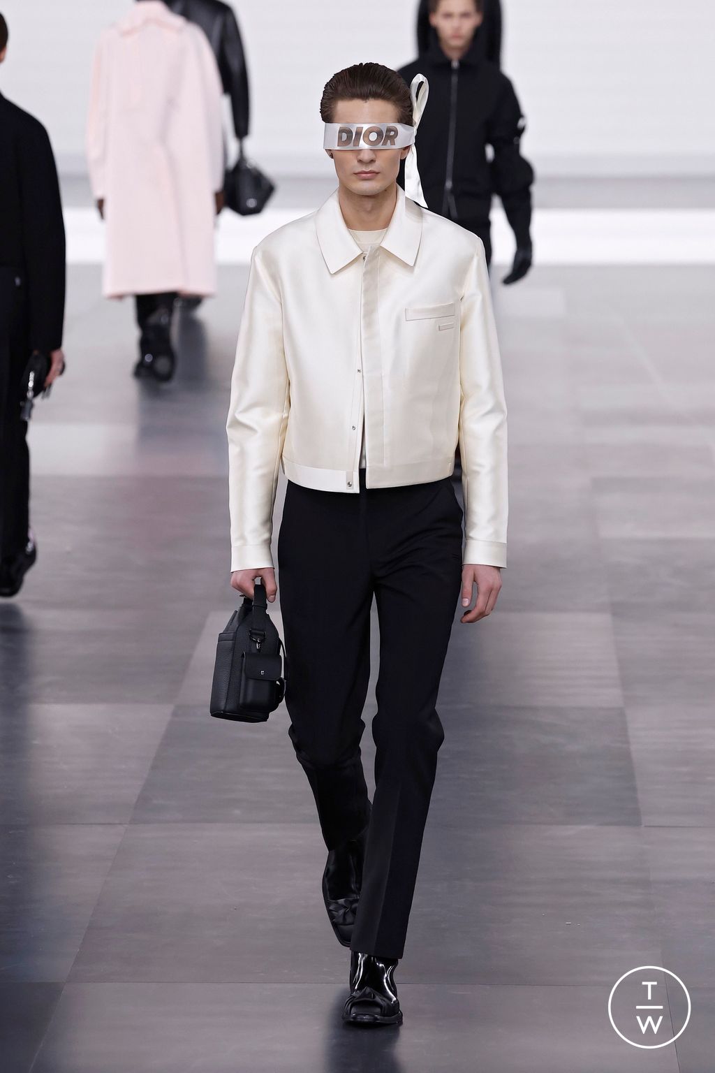 Fashion Week Paris Fall/Winter 2025 look 17 from the Dior Homme collection menswear