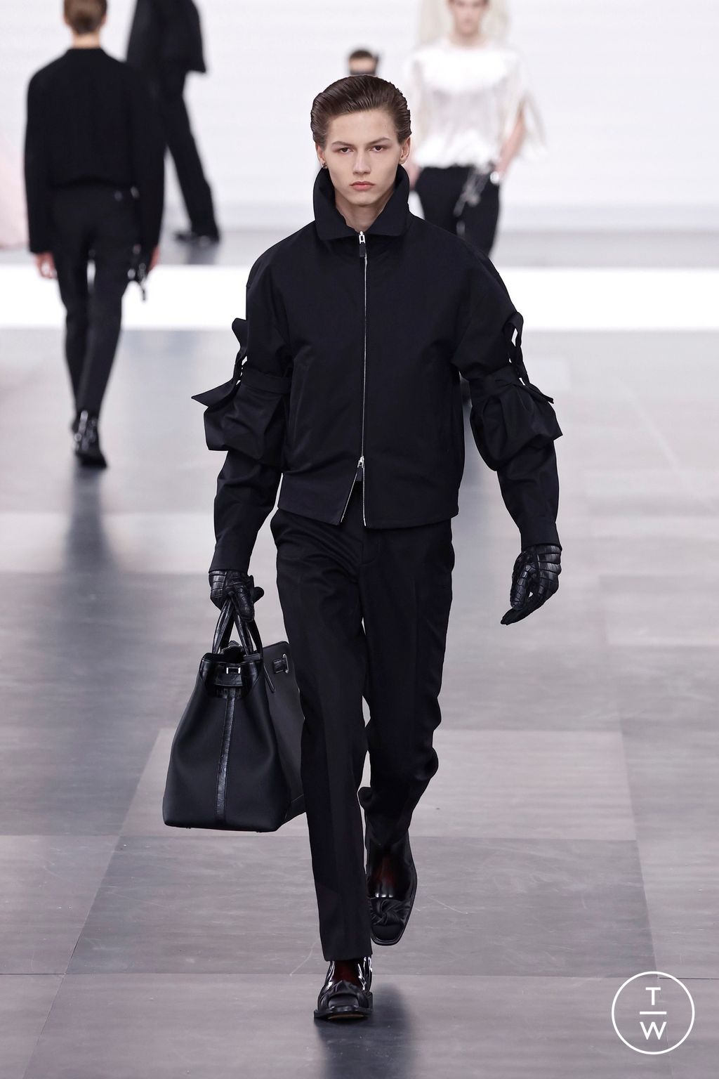 Fashion Week Paris Fall/Winter 2025 look 18 from the Dior Homme collection menswear