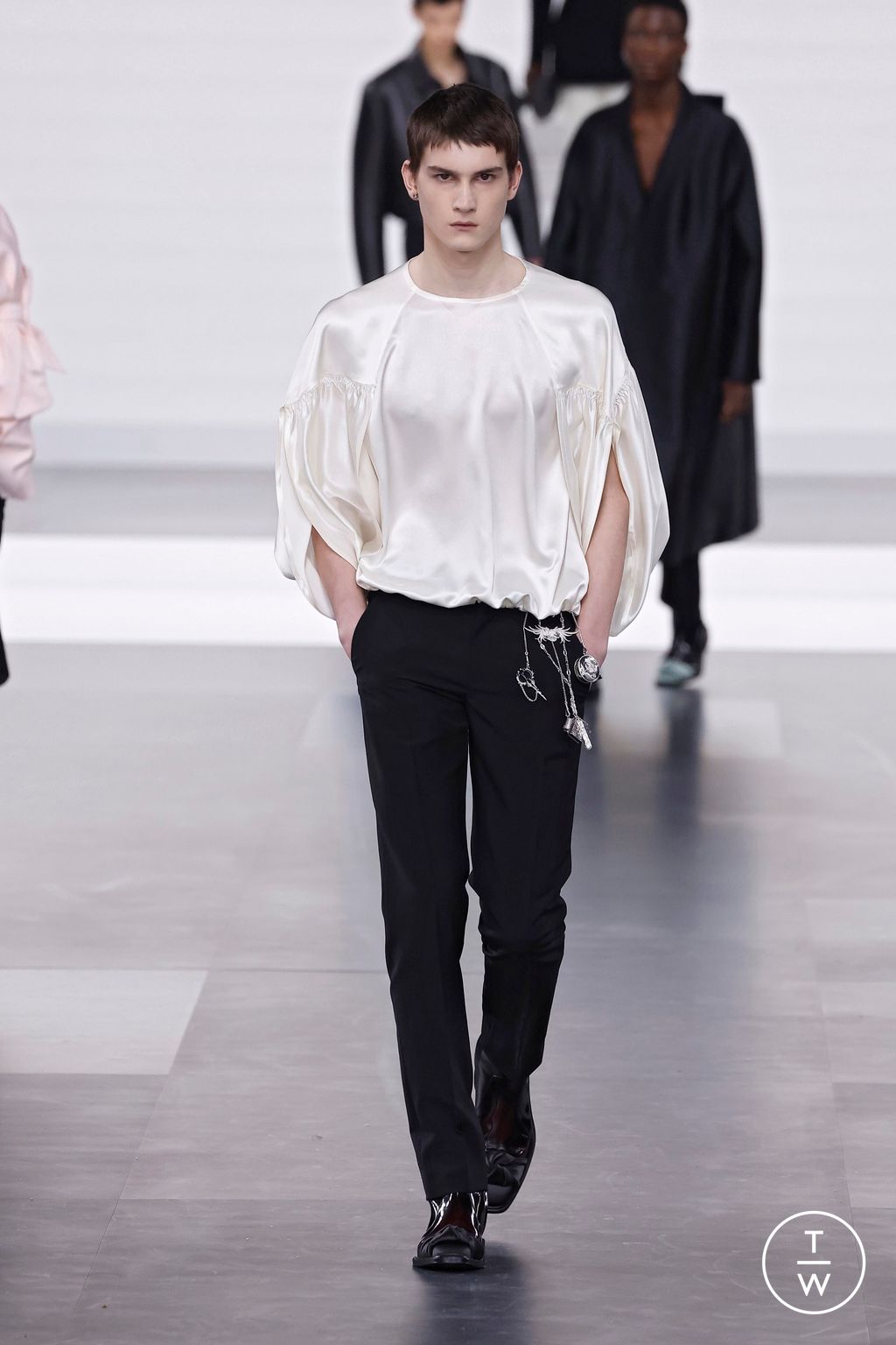 Fashion Week Paris Fall/Winter 2025 look 19 from the Dior Homme collection menswear