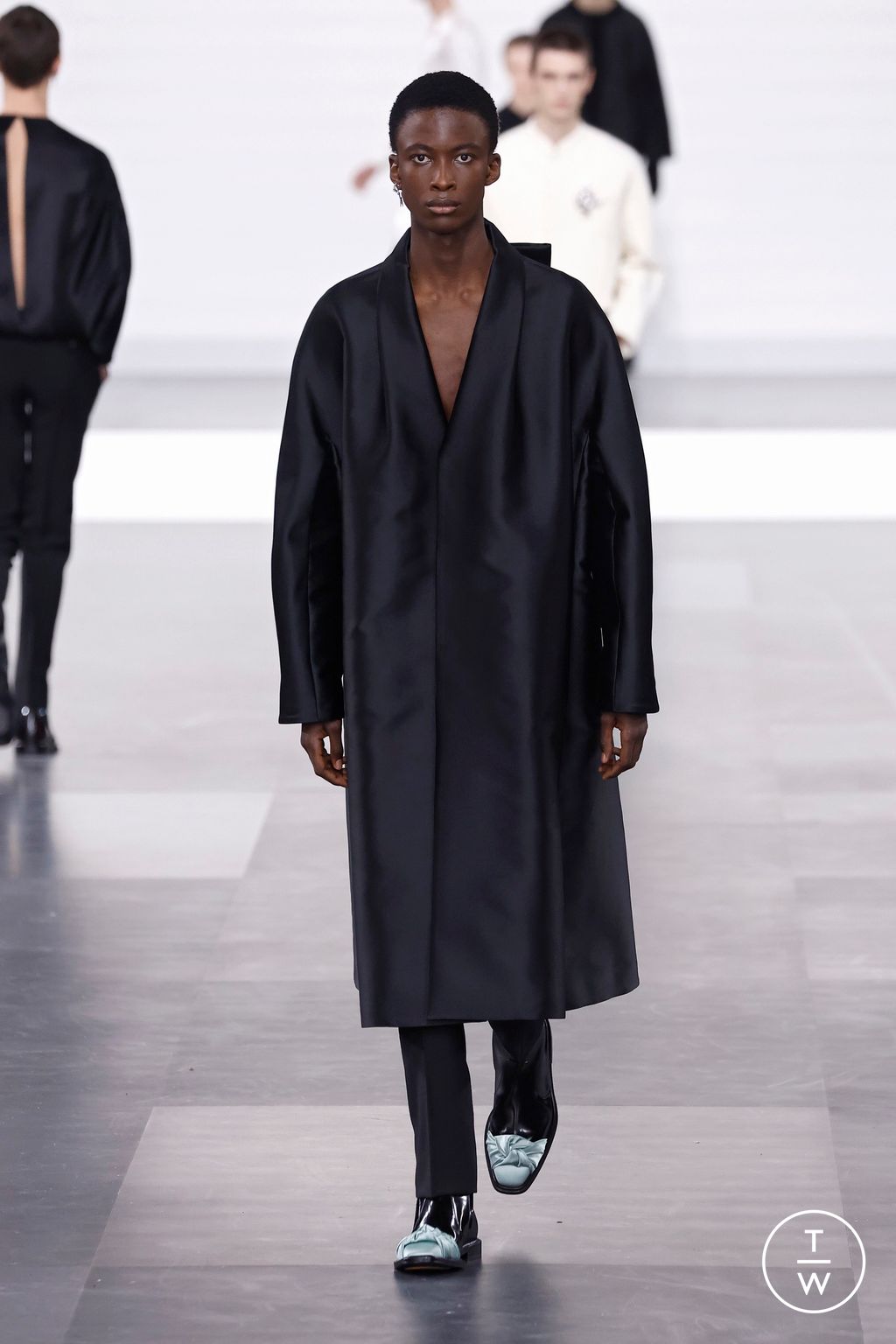 Fashion Week Paris Fall/Winter 2025 look 20 from the Dior Homme collection menswear