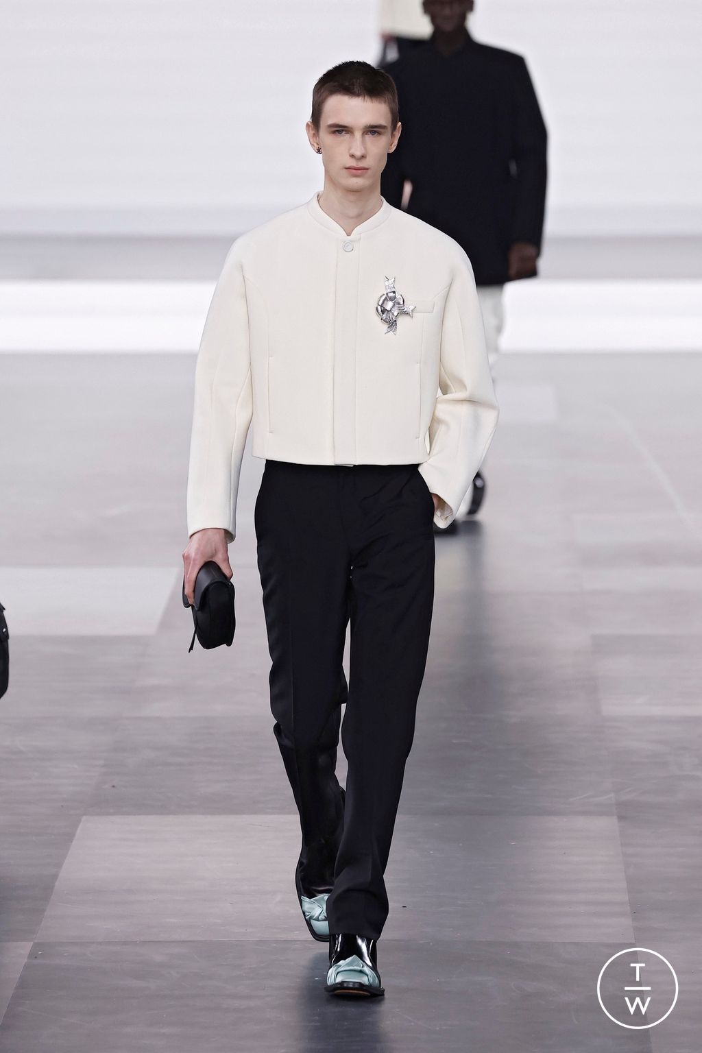 Fashion Week Paris Fall/Winter 2025 look 21 from the Dior Homme collection menswear