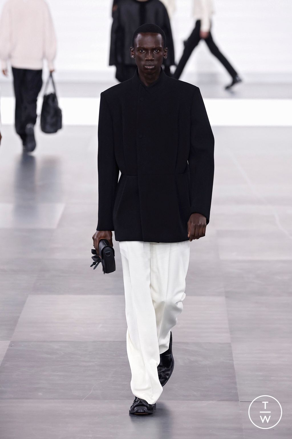 Fashion Week Paris Fall/Winter 2025 look 22 from the Dior Homme collection menswear