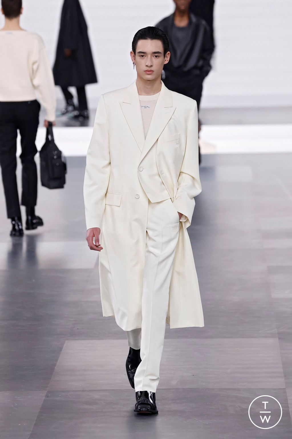 Fashion Week Paris Fall/Winter 2025 look 25 from the Dior Homme collection menswear