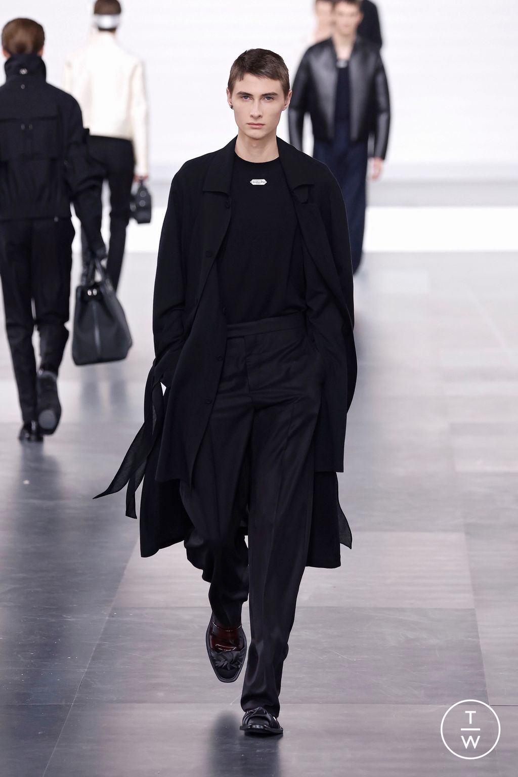 Fashion Week Paris Fall/Winter 2025 look 28 from the Dior Homme collection menswear