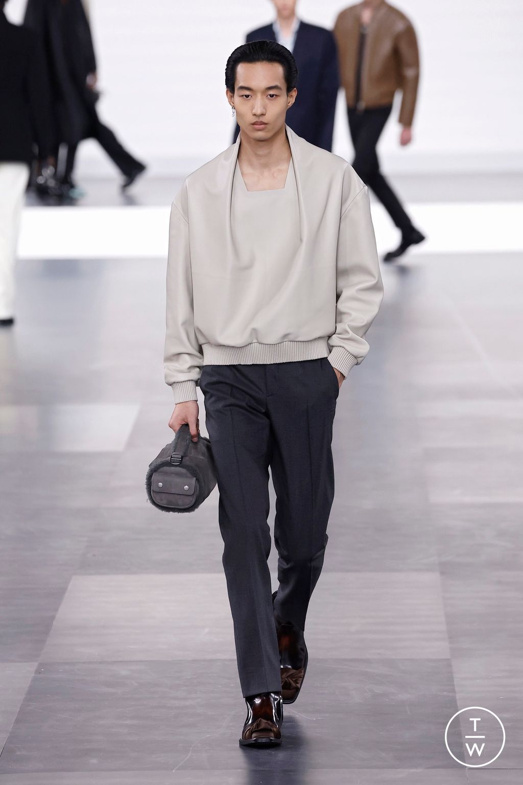 Fashion Week Paris Fall/Winter 2025 look 32 from the Dior Homme collection menswear