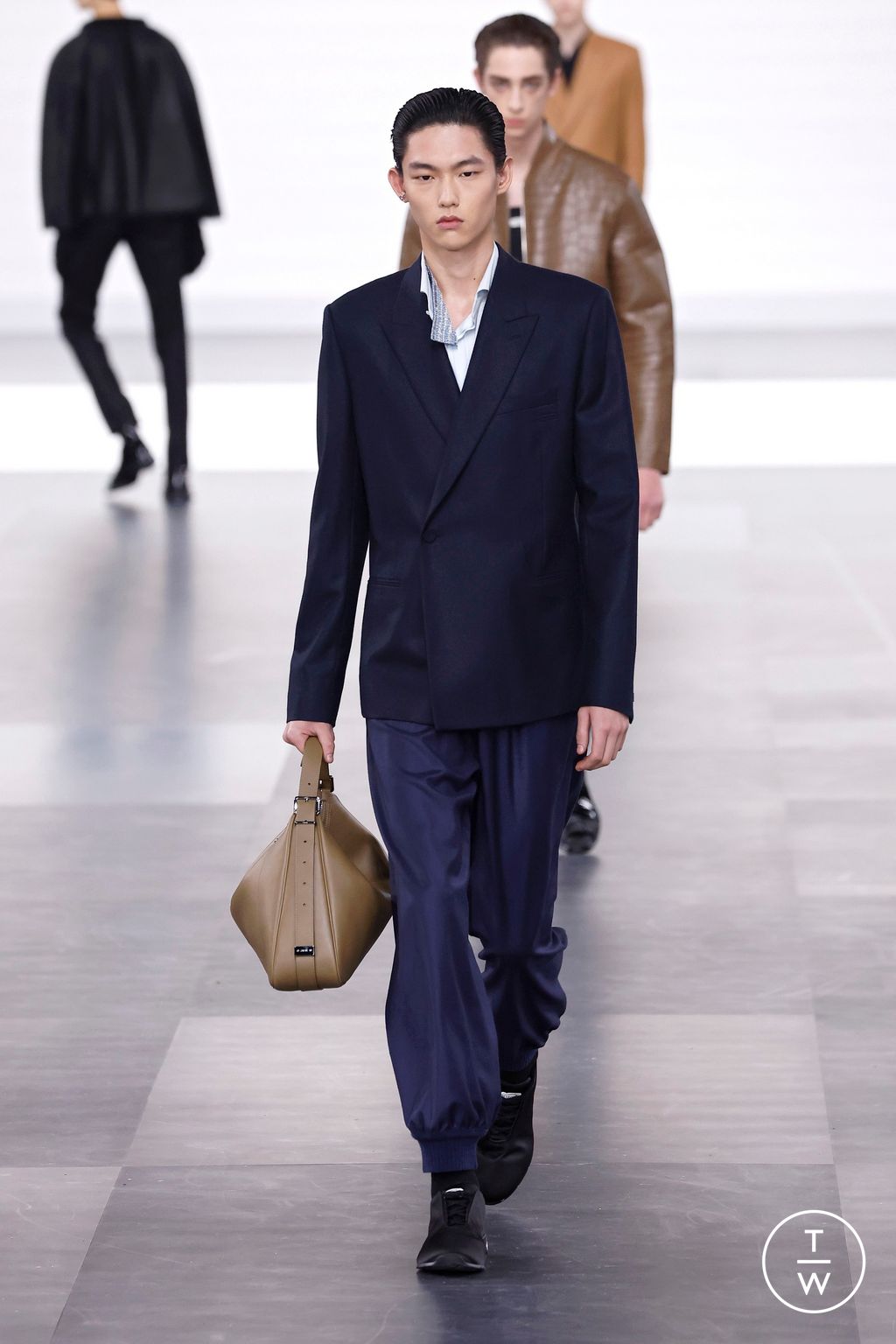 Fashion Week Paris Fall/Winter 2025 look 33 from the Dior Homme collection menswear