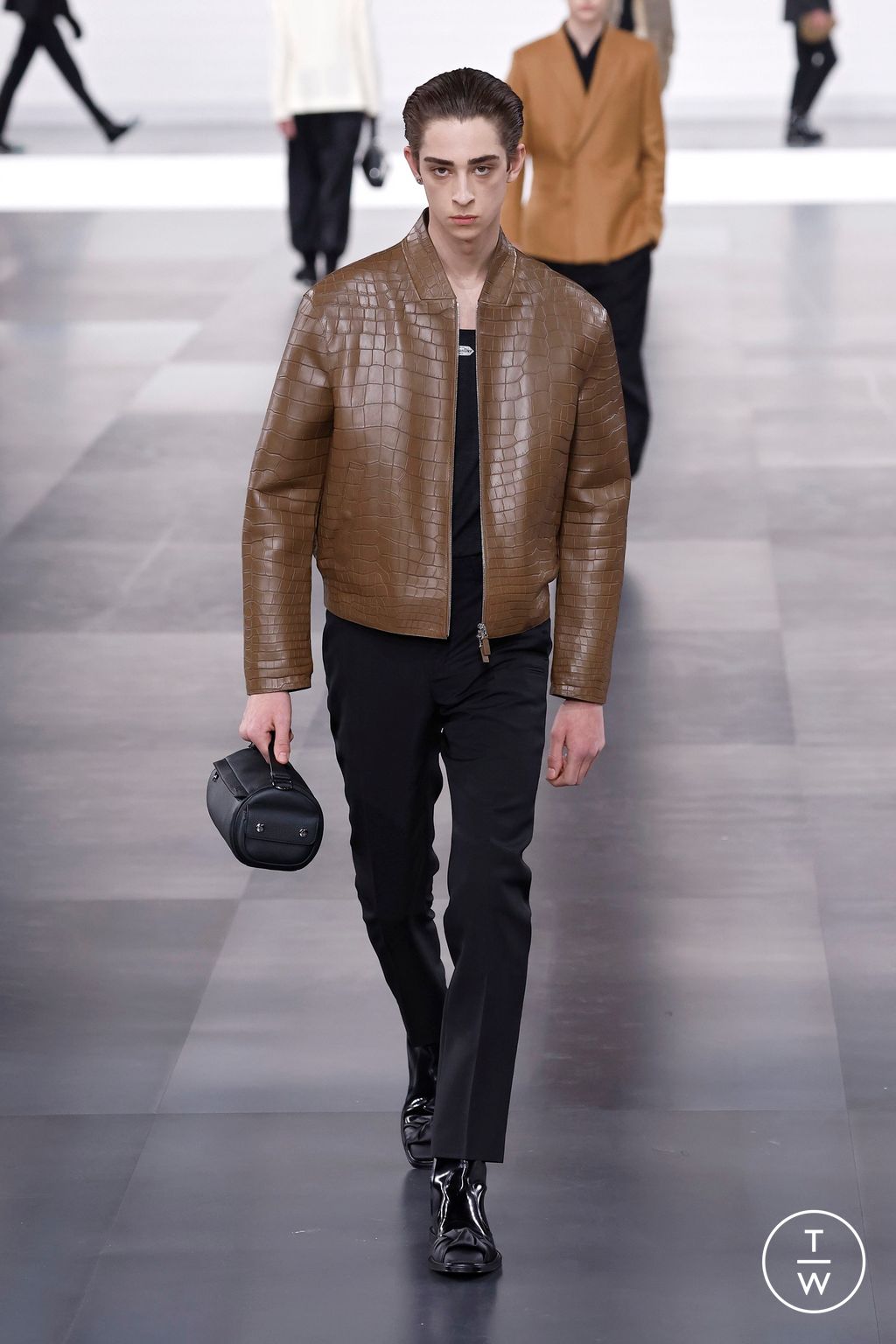 Fashion Week Paris Fall/Winter 2025 look 34 from the Dior Homme collection menswear