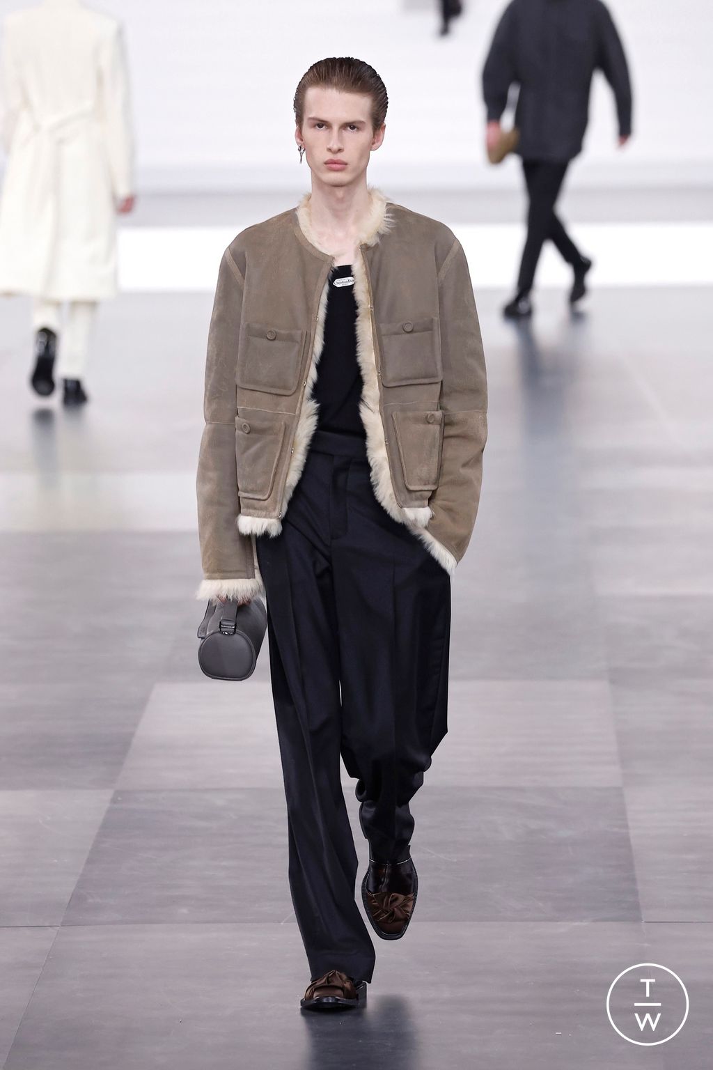 Fashion Week Paris Fall/Winter 2025 look 36 from the Dior Homme collection menswear