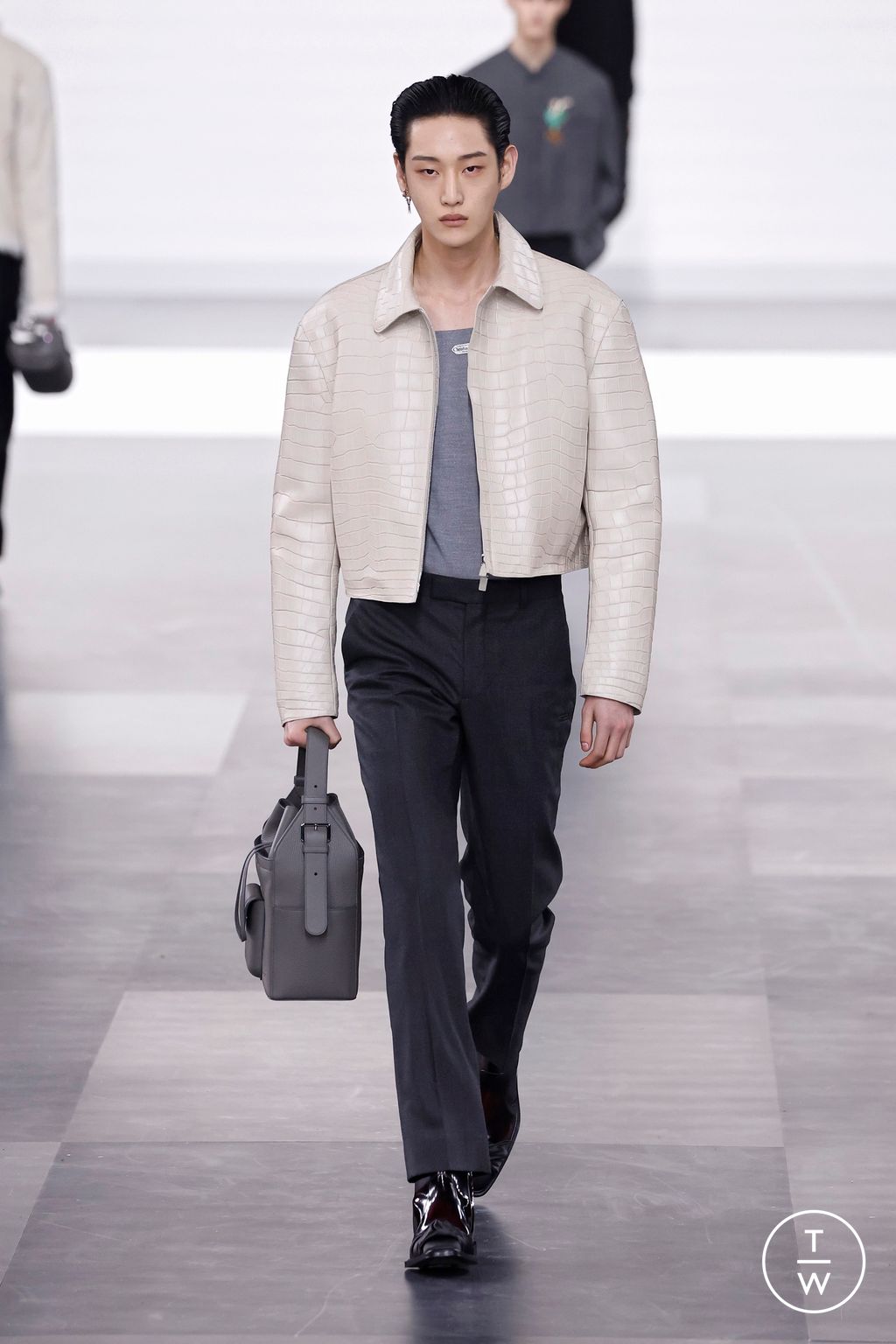 Fashion Week Paris Fall/Winter 2025 look 38 from the Dior Homme collection menswear