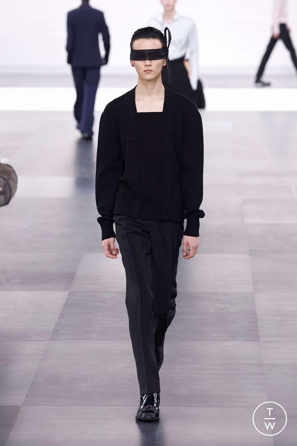 Fashion Week Paris Fall/Winter 2025 look 41 from the Dior Homme collection menswear