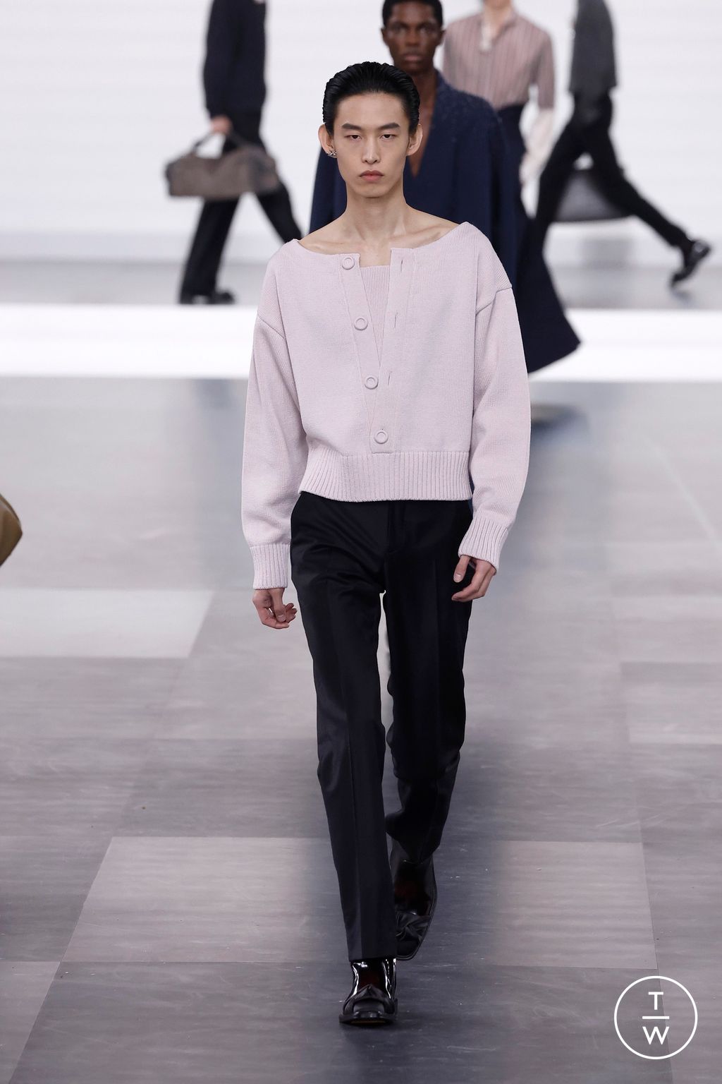 Fashion Week Paris Fall/Winter 2025 look 44 from the Dior Homme collection menswear