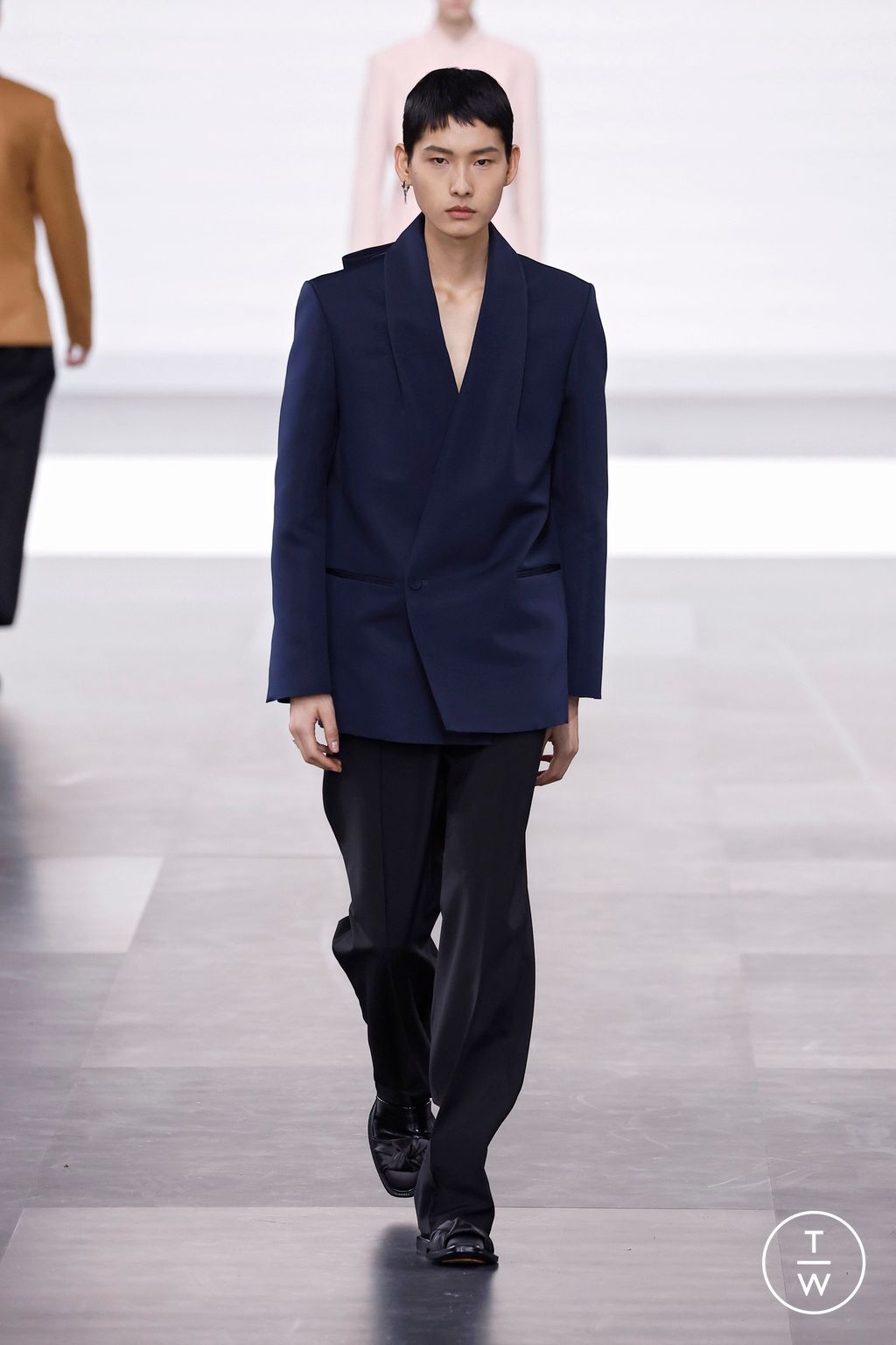 Fashion Week Paris Fall/Winter 2025 look 47 from the Dior Homme collection menswear