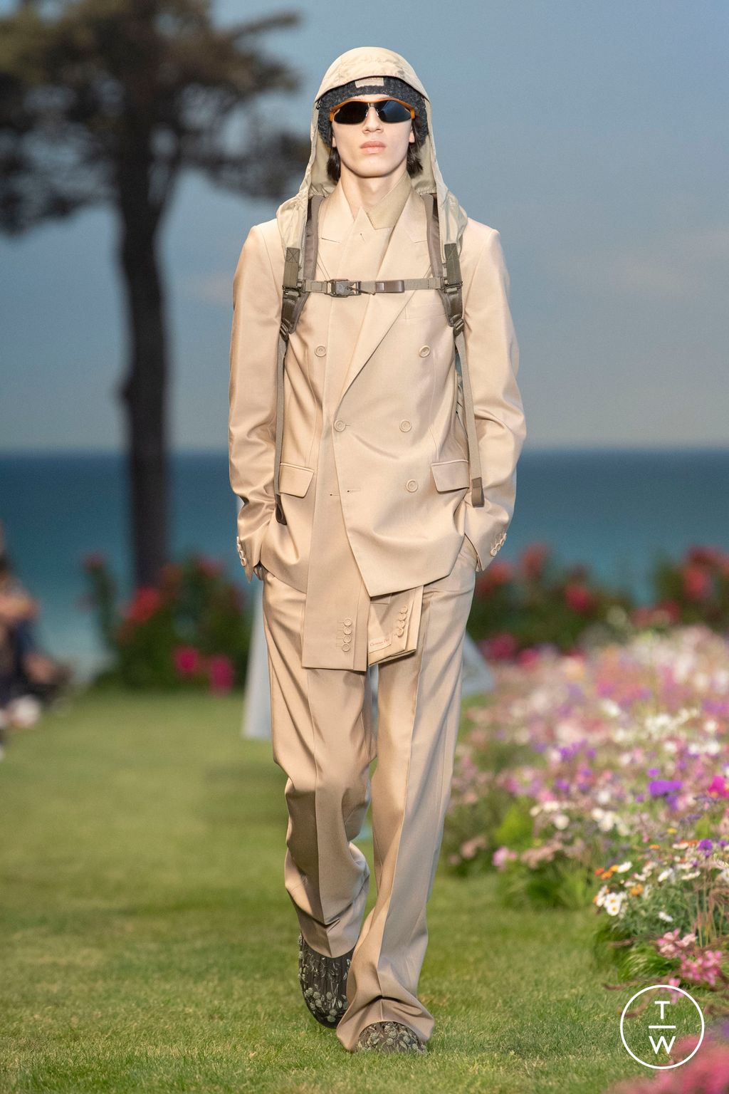 Fashion Week Paris Spring/Summer 2023 look 1 from the Dior Men collection menswear