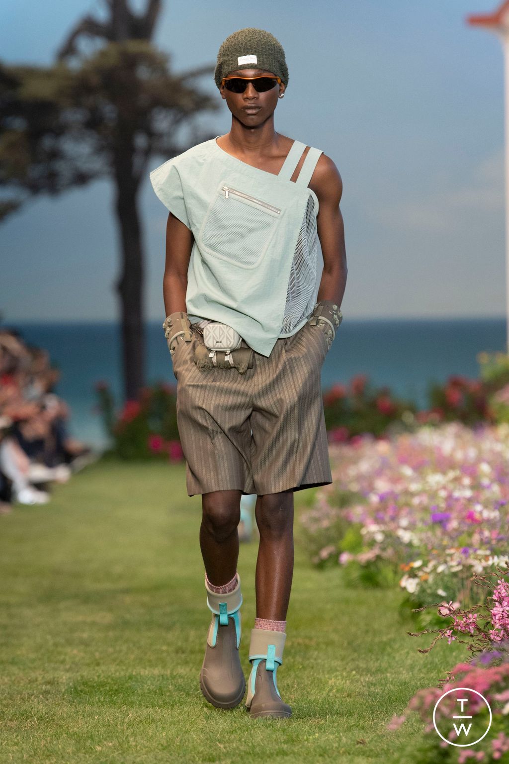 Fashion Week Paris Spring/Summer 2023 look 3 from the Dior Men collection menswear