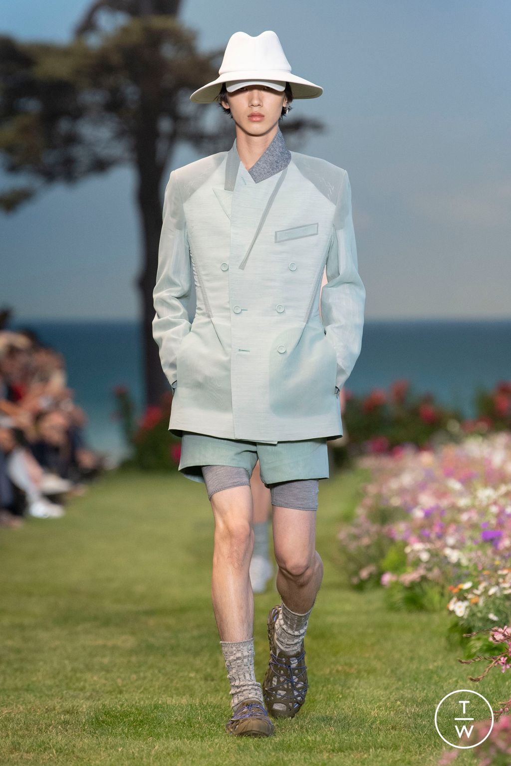 Fashion Week Paris Spring/Summer 2023 look 6 from the Dior Men collection 男装