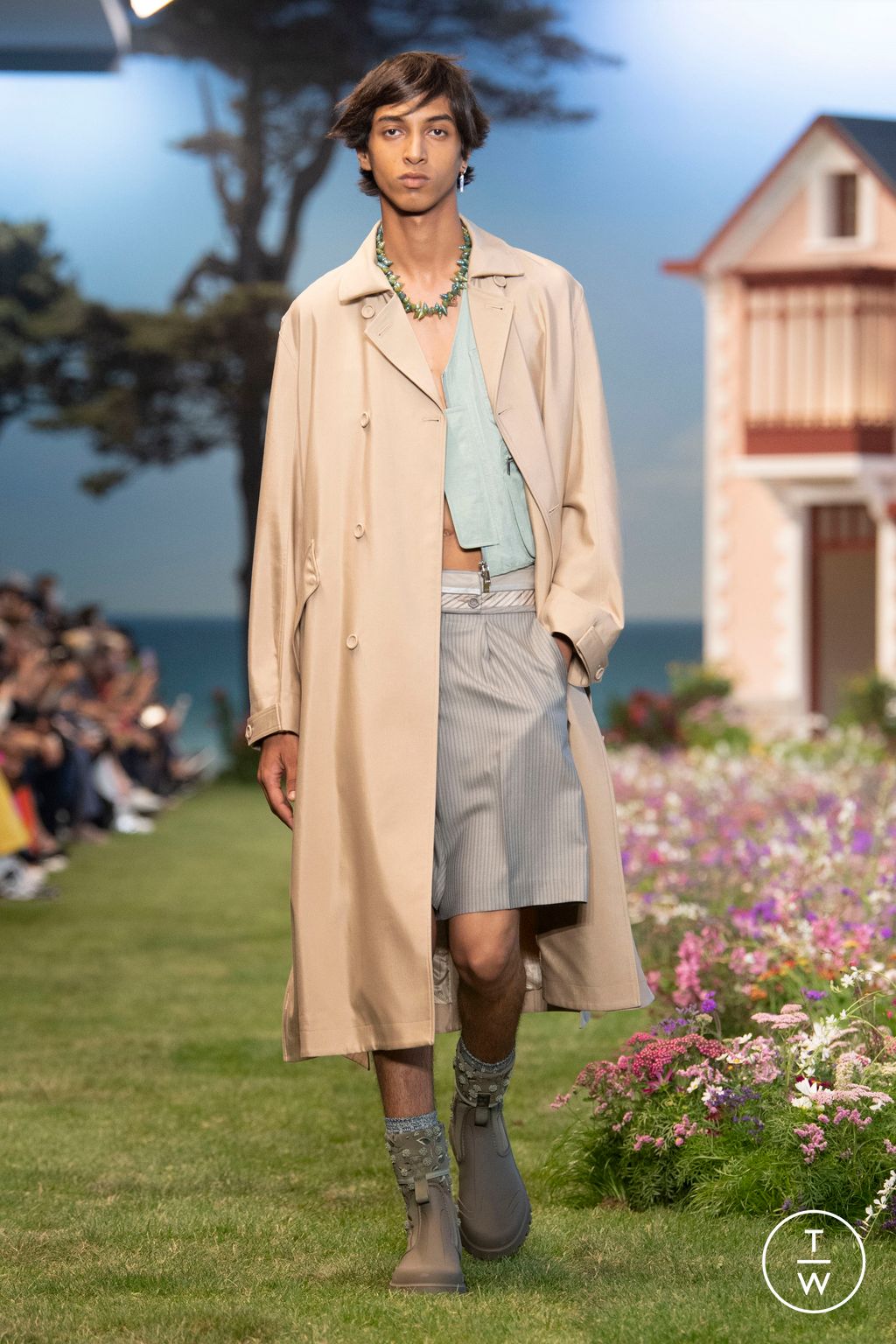 Fashion Week Paris Spring/Summer 2023 look 9 from the Dior Men collection menswear