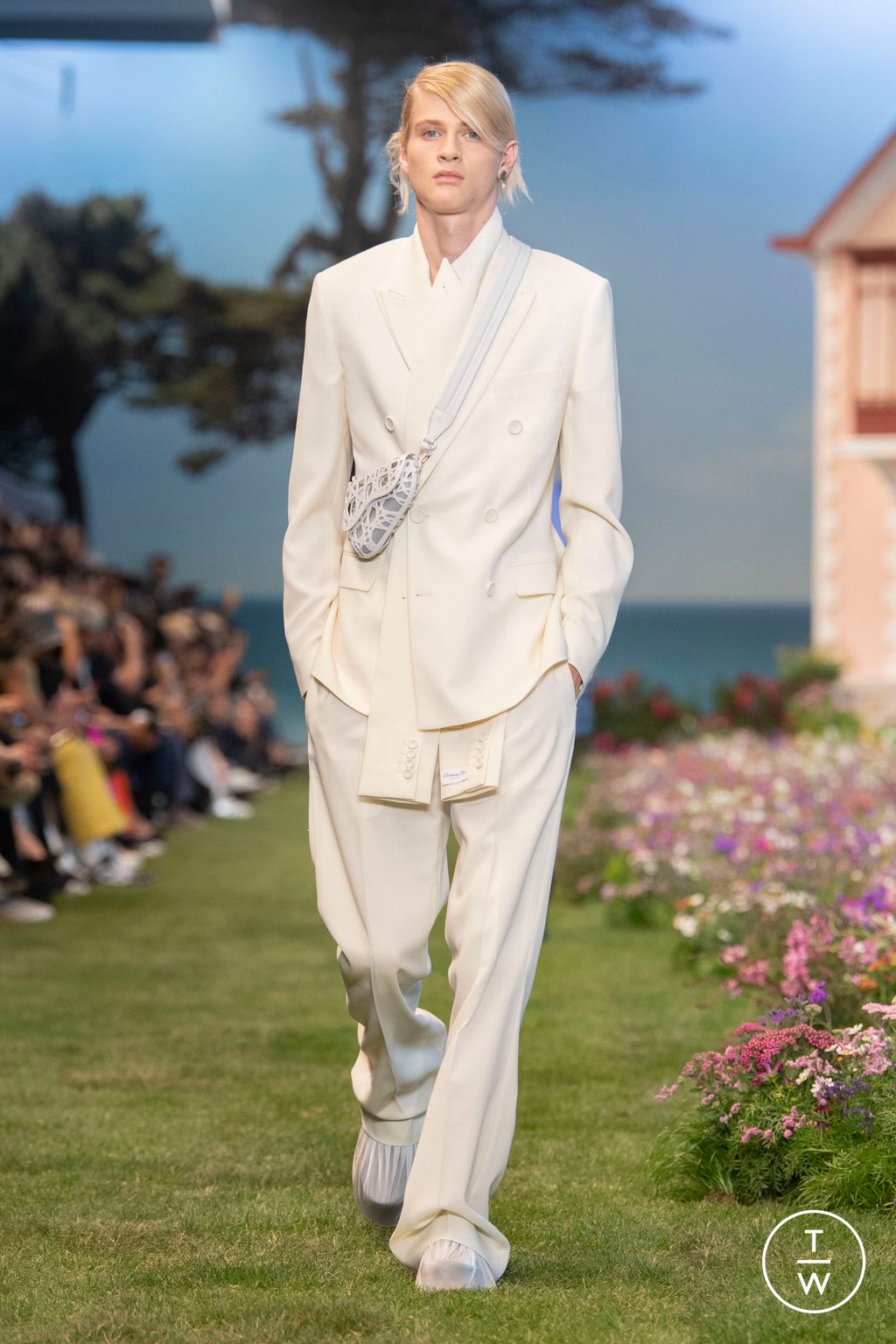 Fashion Week Paris Spring/Summer 2023 look 14 from the Dior Men collection menswear