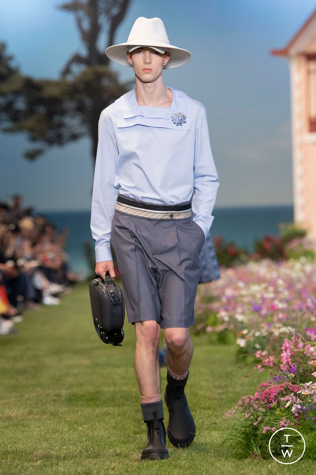Fashion Week Paris Spring/Summer 2023 look 16 from the Dior Men collection 男装