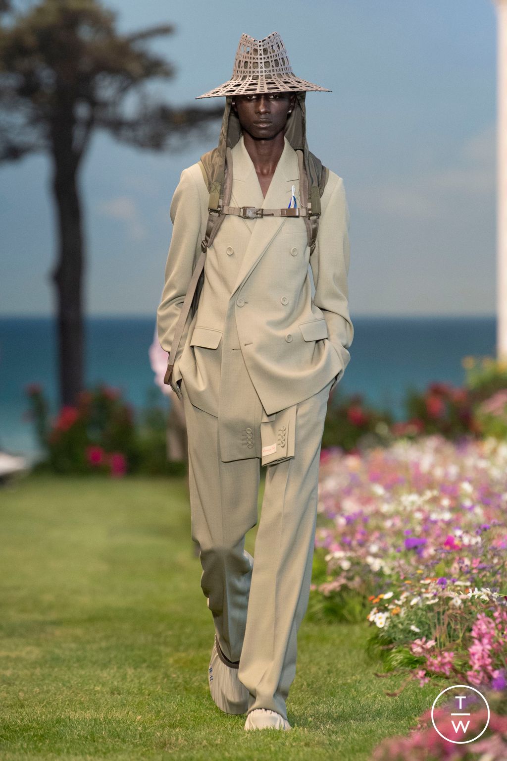 Fashion Week Paris Spring/Summer 2023 look 18 from the Dior Men collection menswear