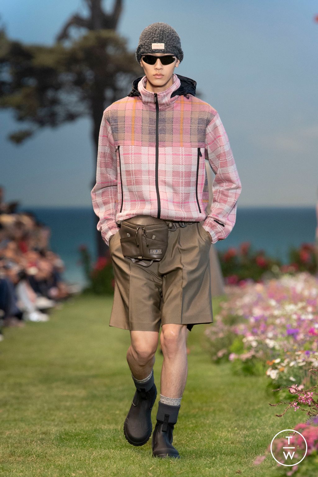Fashion Week Paris Spring/Summer 2023 look 19 from the Dior Men collection 男装