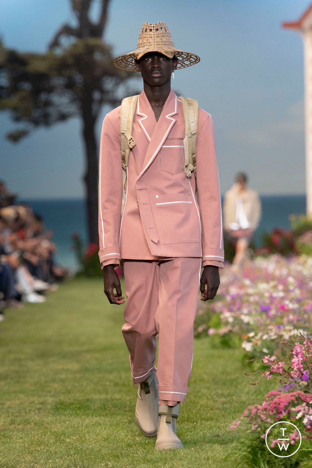 Fashion Week Paris Spring/Summer 2023 look 25 from the Dior Men collection menswear