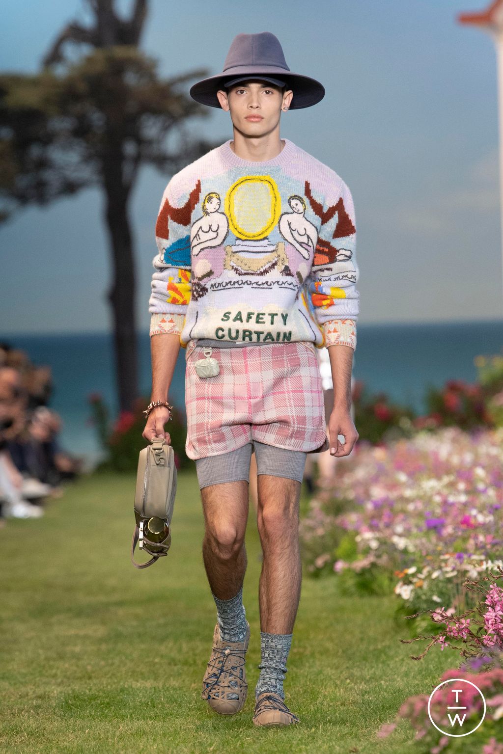 Fashion Week Paris Spring/Summer 2023 look 29 from the Dior Men collection menswear