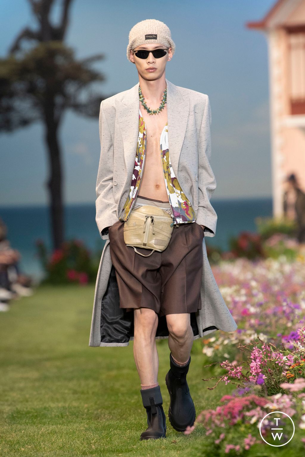 Fashion Week Paris Spring/Summer 2023 look 31 from the Dior Men collection menswear