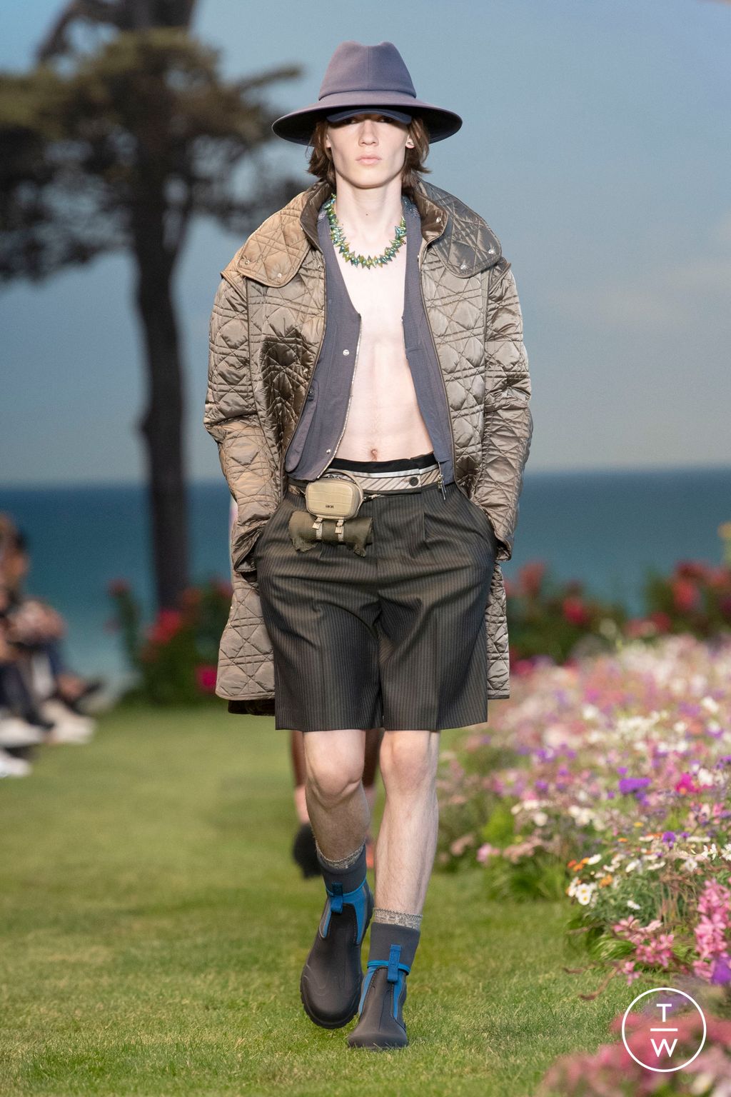 Fashion Week Paris Spring/Summer 2023 look 34 from the Dior Men collection menswear