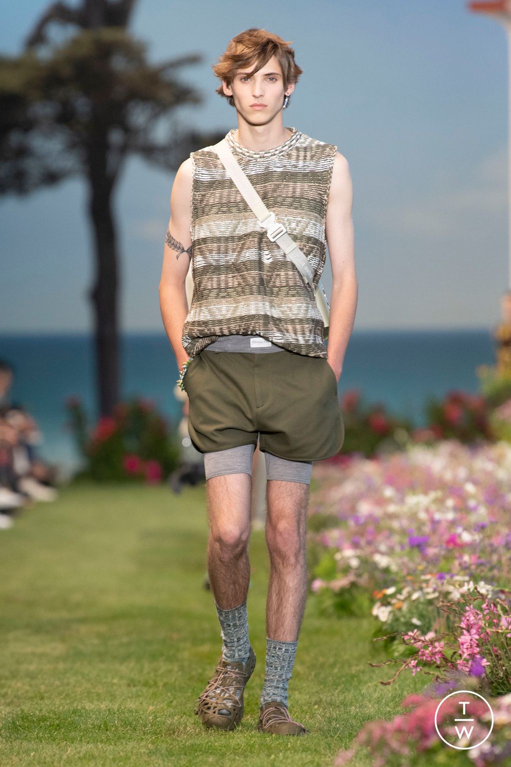 Fashion Week Paris Spring/Summer 2023 look 37 from the Dior Men collection 男装