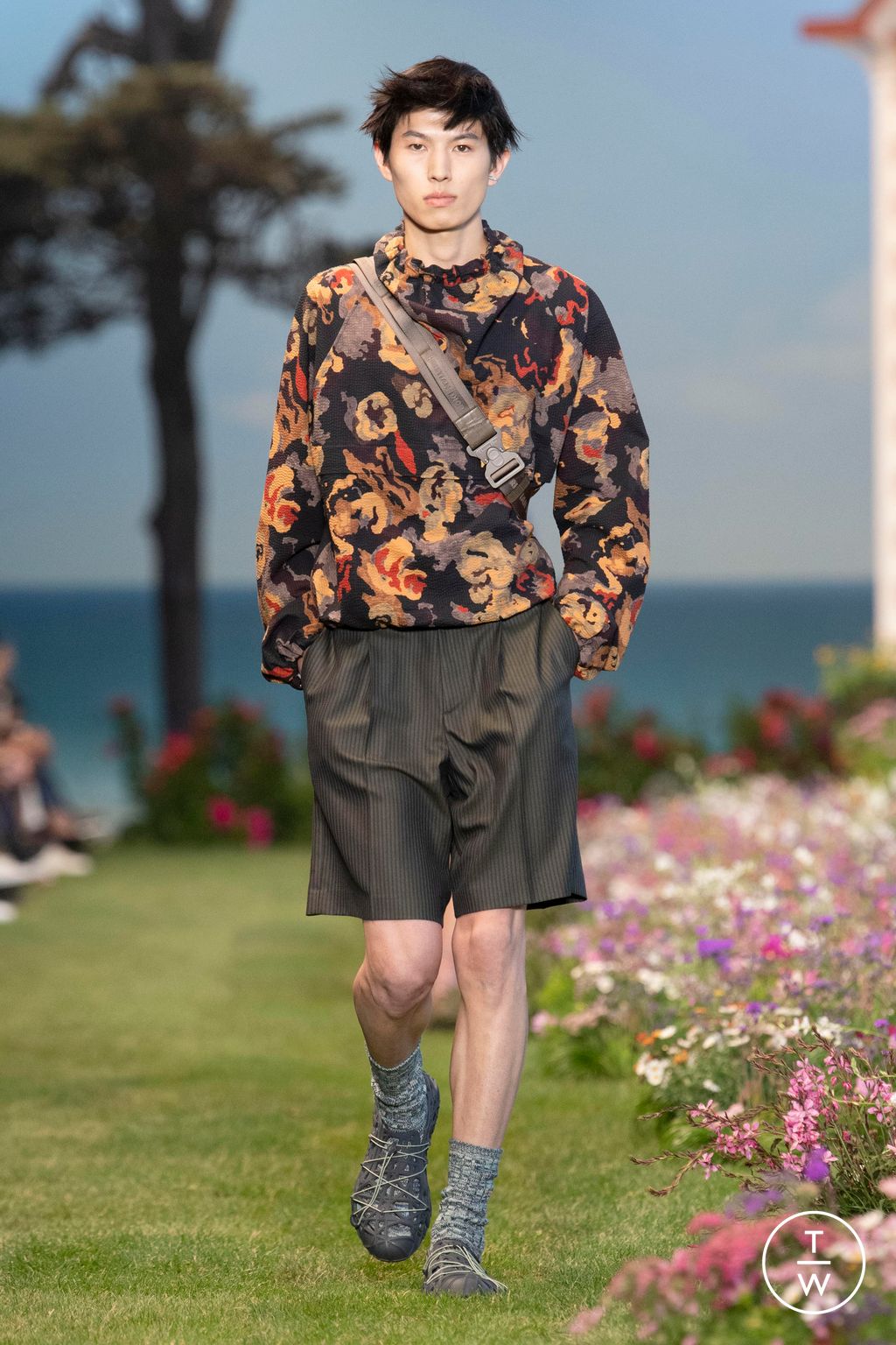 Fashion Week Paris Spring/Summer 2023 look 42 from the Dior Men collection menswear