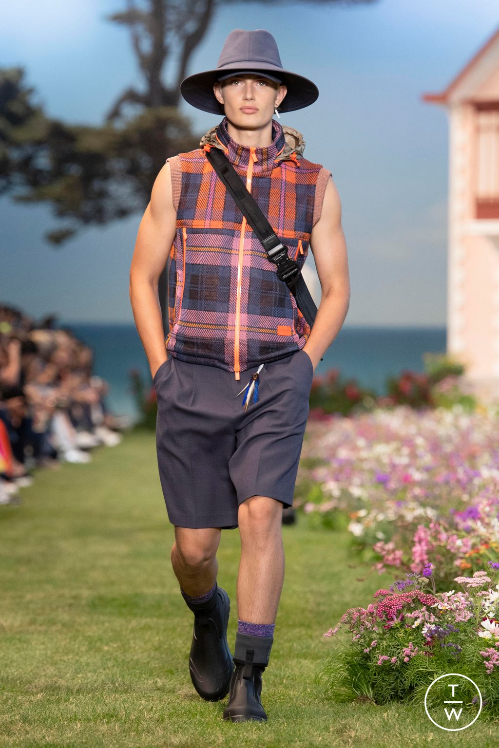 Fashion Week Paris Spring/Summer 2023 look 44 from the Dior Men collection 男装