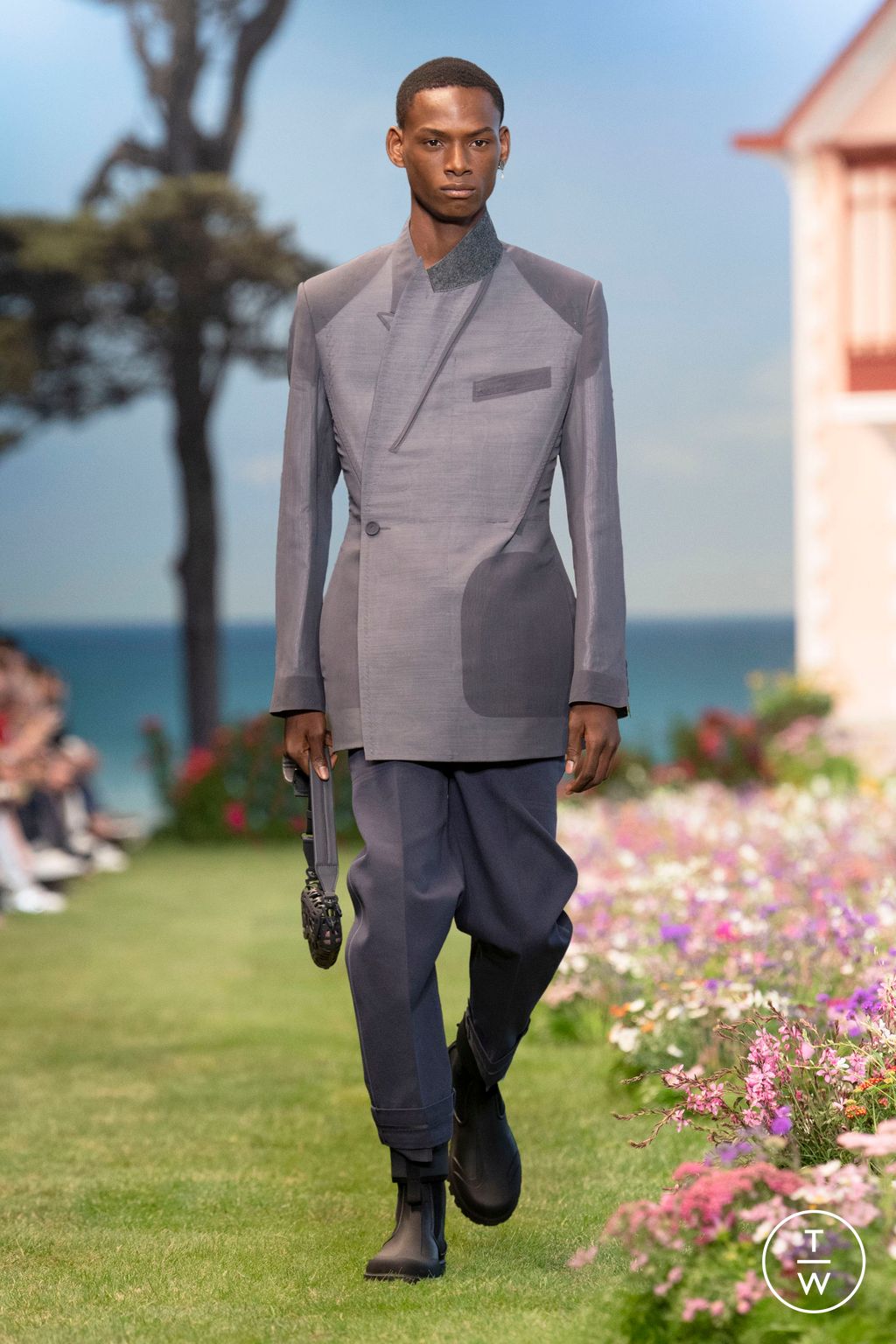 Fashion Week Paris Spring/Summer 2023 look 51 from the Dior Men collection menswear