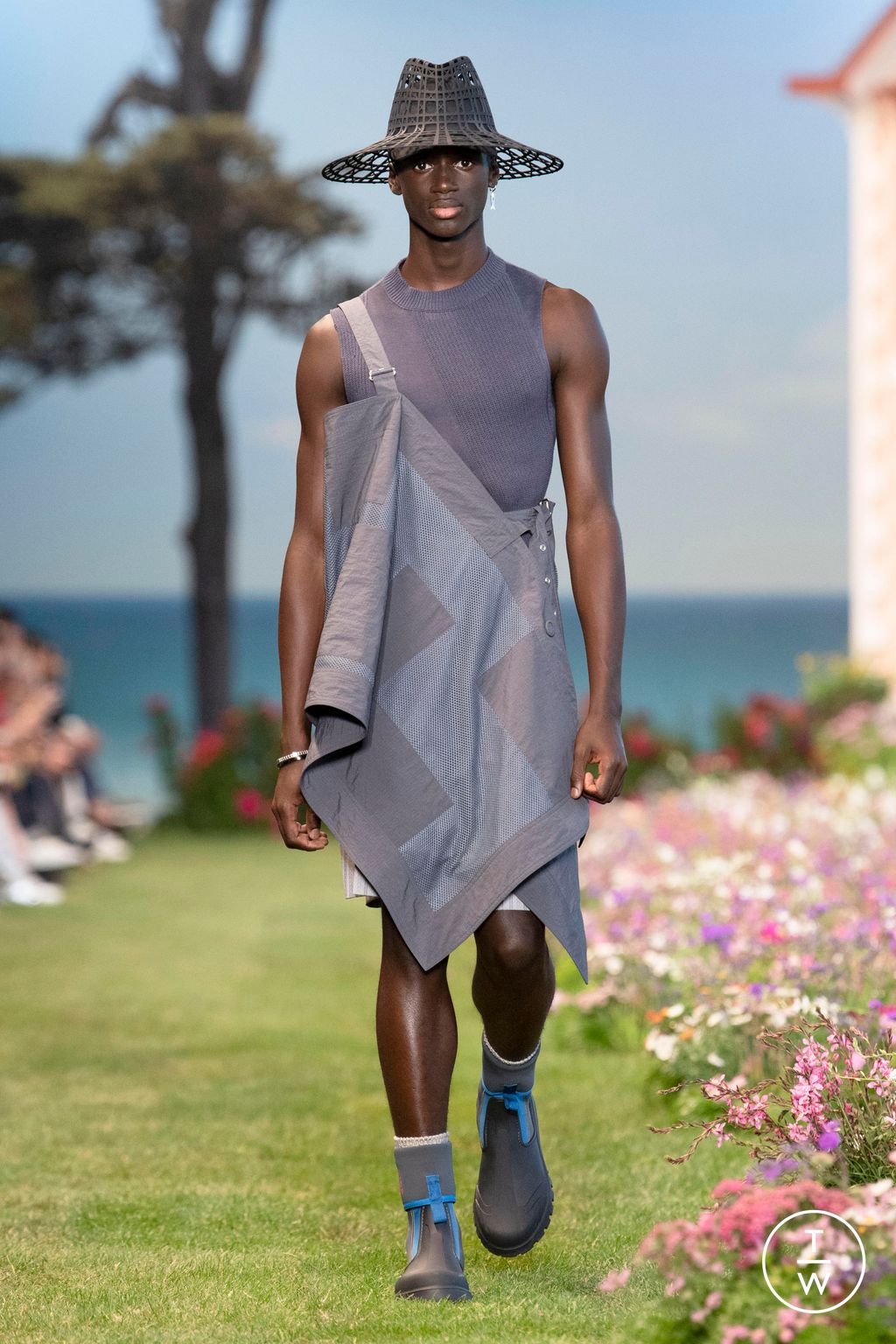 Fashion Week Paris Spring/Summer 2023 look 52 from the Dior Men collection menswear