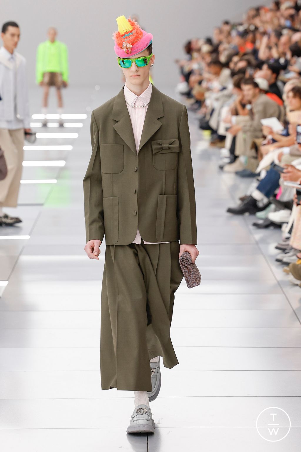 Fashion Week Paris Spring/Summer 2024 look 33 from the Dior Men collection 男装