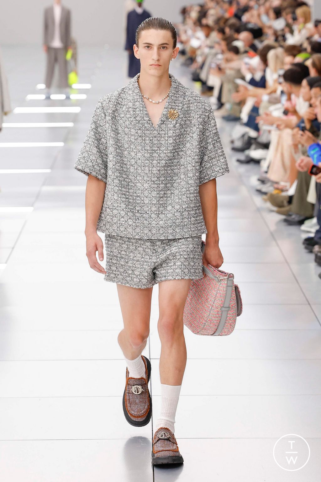 Fashion Week Paris Spring/Summer 2024 look 39 from the Dior Homme collection menswear